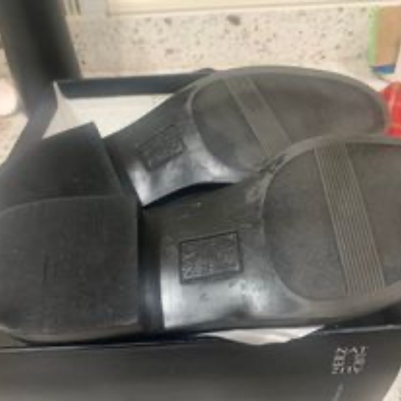 8.5 M Ronan Naturalizer Black Booties- Barely worn - Picture 5 of 5